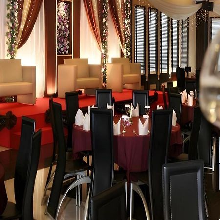 Orchardz Hotel Gajah Mada Понтианак Экстерьер фото