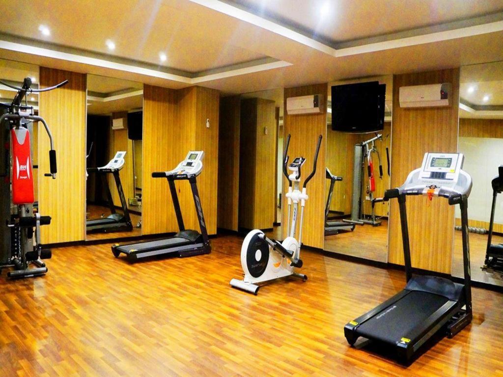 Orchardz Hotel Gajah Mada Понтианак Экстерьер фото