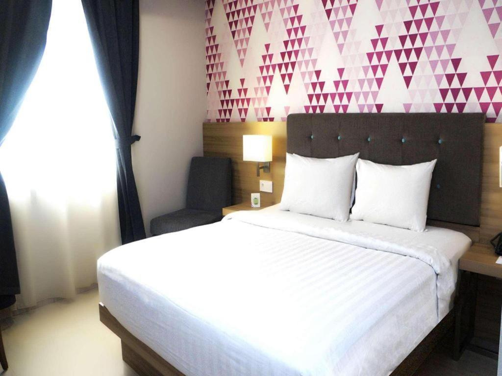 Orchardz Hotel Gajah Mada Понтианак Экстерьер фото