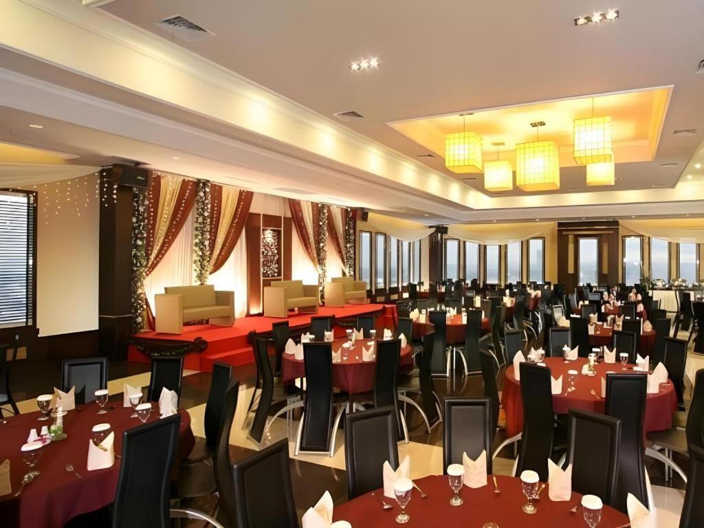 Orchardz Hotel Gajah Mada Понтианак Экстерьер фото