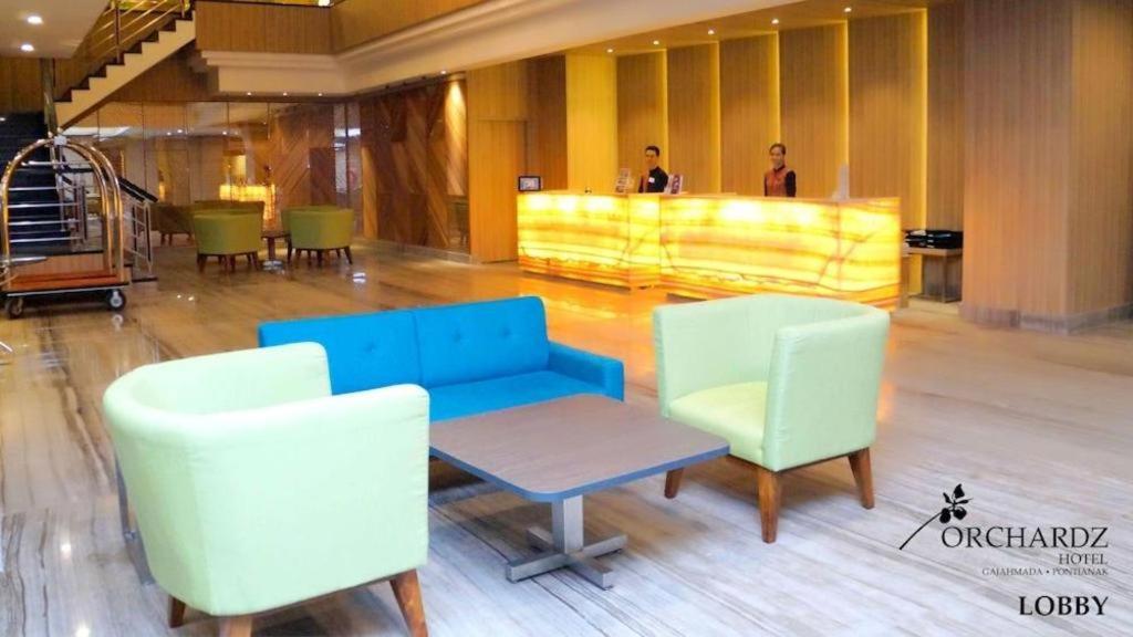 Orchardz Hotel Gajah Mada Понтианак Экстерьер фото