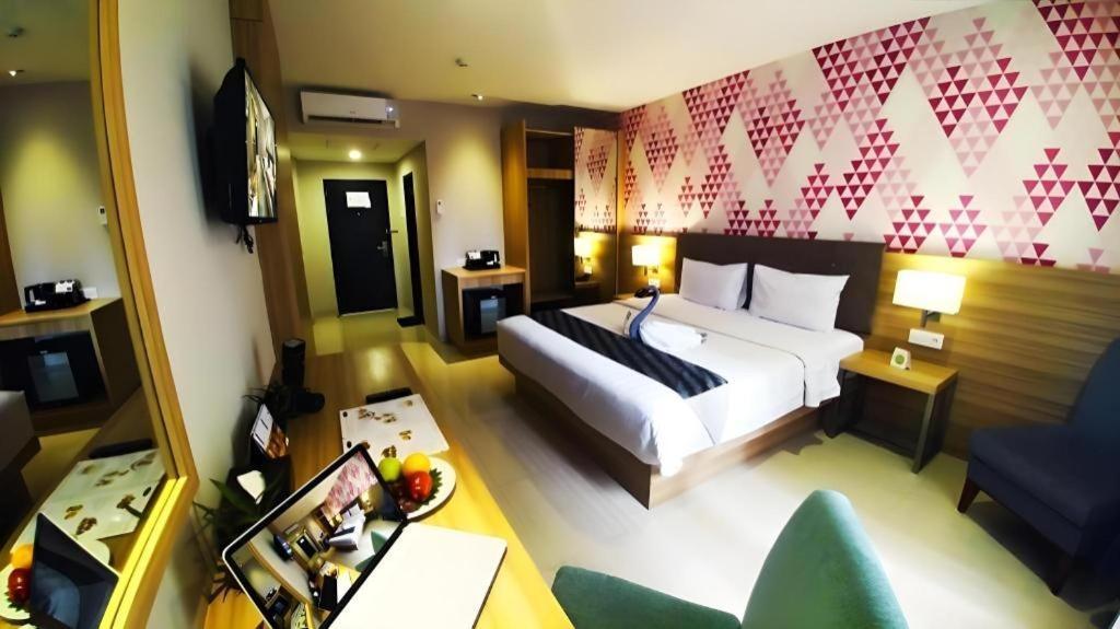Orchardz Hotel Gajah Mada Понтианак Экстерьер фото